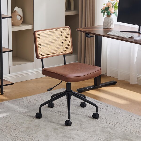 Sedia da ufficio MODFU con schienale in rattan, sedia girevole con rotelle e struttura in metallo, regolabile in altezza, senza braccioli, in ecopelle, marrone