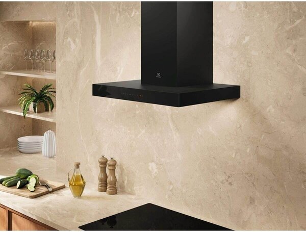Electrolux Cappa Cucina Aspirante a Parete Larghezza 60 cm Profondit 45 cm Classe A colore Nero - LFT816K Serie 700 Breeze
