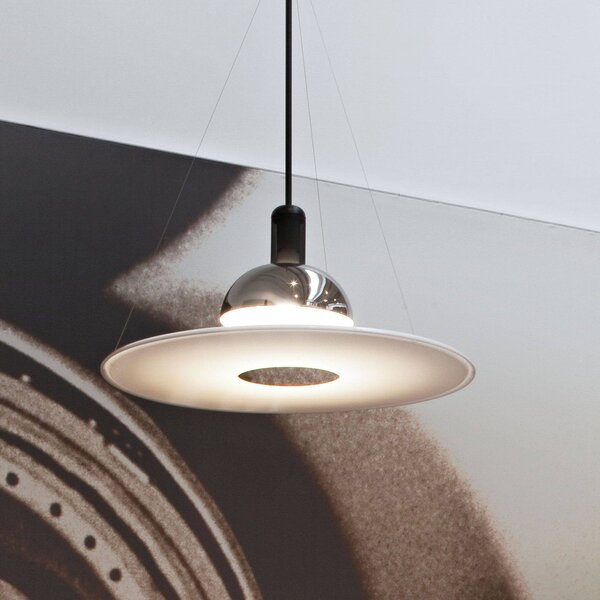 FLOS Lampada a sospensione Frisbi, dimmerabile, Bianco / Opale, Soggiorno / Sala da pranzo, Plastica, Design, Lampada a sospensione