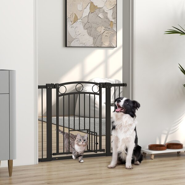 PawHut Cancelletto per animali, larghezza regolabile 76-104 cm, con porta per gatti, Nero | Aosom Italy