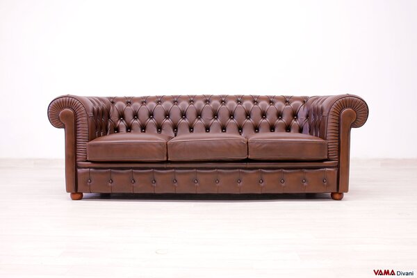 Divano Chesterfield 3 posti marrone