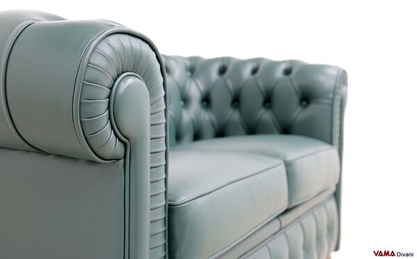 Divano Chesterfield 2 Posti Piccolo in Pelle Verde Pino