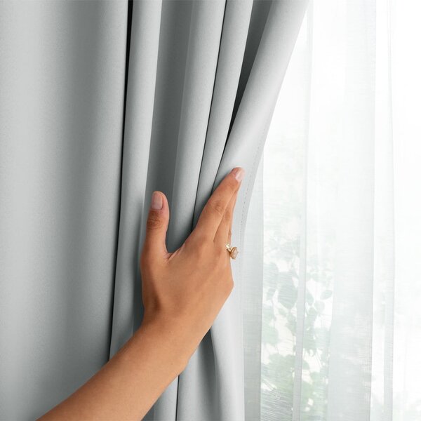 Tenda parzialmente oscurante grigio chiaro 140x270 cm Kierra – Restilo