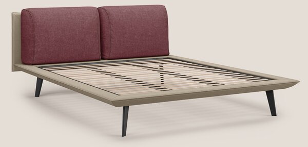 Petra letto di design bicolore con cuscini in piuma, piedini in mogano
