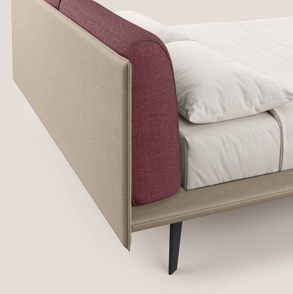 Petra letto di design bicolore con cuscini in piuma, piedini in mogano
