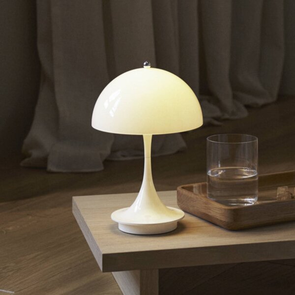 Louis Poulsen Panthella PORTABLE 160 V3, opal beige 160, dimmerabile, Crema / Ambra, Soggiorno / Sala da pranzo, Plastica, Design