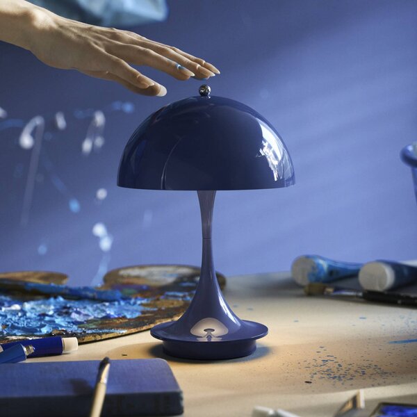 Louis Poulsen Panthella PORTABLE 160 V3, blu indaco opaco 160, dimmerabile, Blu, Soggiorno / Sala da pranzo, Plastica, Design