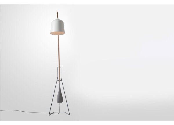 Lampada da Terra di Design Aust & Amelung A FLOOR LAMP Dimensioni 49x49x h 235 cm Peso 15 kg braccio in legno di frassino e acciaio verniciato WHITE TRAFFIC RAL 9016