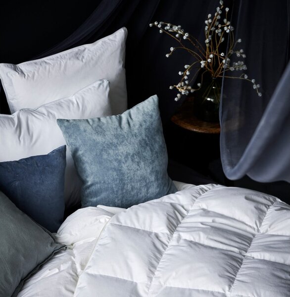 Cuscino con imbottitura in piuma 50x70 cm Neptune Low - Universe of Sleeping