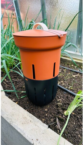 Compostiera color terracotta – Plastia