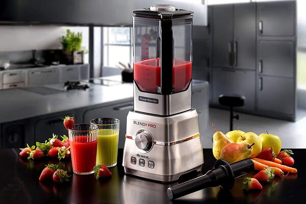Ariete Frullatore con Bicchiere capacit 2 Litri Potenza 2000 watt Funzione Tritaghiaccio / Smoothie - 0577 Blendy Pro