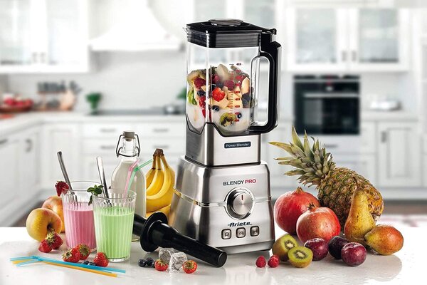 Ariete Frullatore con Bicchiere capacit 2 Litri Potenza 2000 watt Funzione Tritaghiaccio / Smoothie - 0577 Blendy Pro