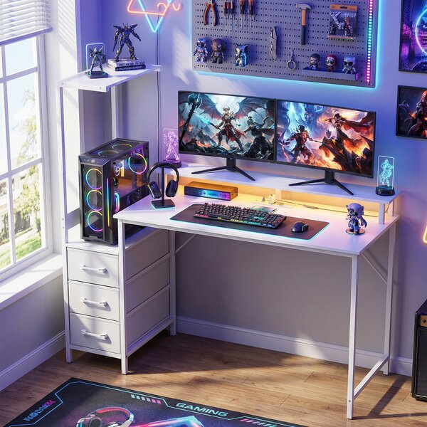 HOMCOM Scrivania Gaming 147 cm, Tavolo per Computer con Supporto CPU Regolabile e Reversibile, Luci RGB, Prese di Alimentazione, Porte USB e USB-C, Supporto Monitor e 3 Cassetti in Tessuto, Bianco | Aosom Italy
