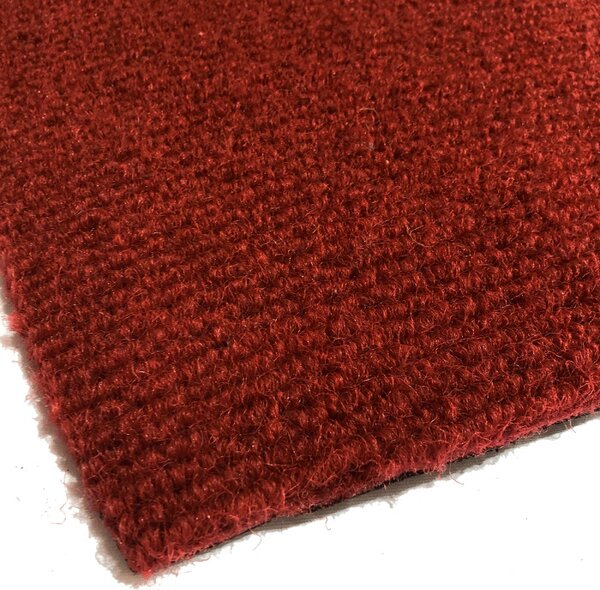 Zerbino a forma di cuore rosso in moquette rigata