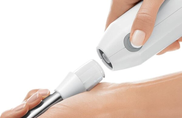 Bosch Frullatore ad Immersione Minipimer Potenza 600 watt + Funzione Turbo 2 Velocit - MSM66120