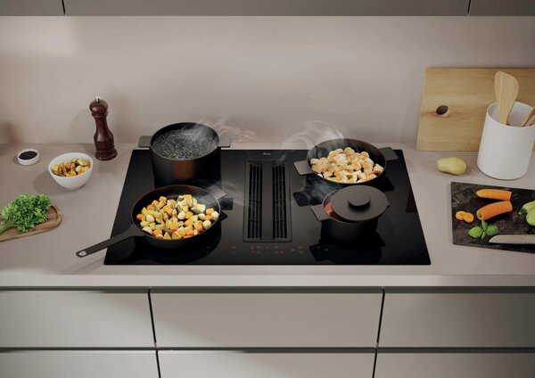 Hoover Piano Cottura a Induzione con Cappa Integrata Filtrante 4 Fuochi Larghezza 83 cm colore Nero - HIH8ICF H-HOB 550