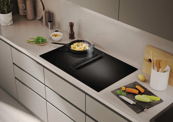 Hoover Piano Cottura a Induzione con Cappa Integrata Filtrante 4 Fuochi Larghezza 83 cm colore Nero - HIH8ICF H-HOB 550