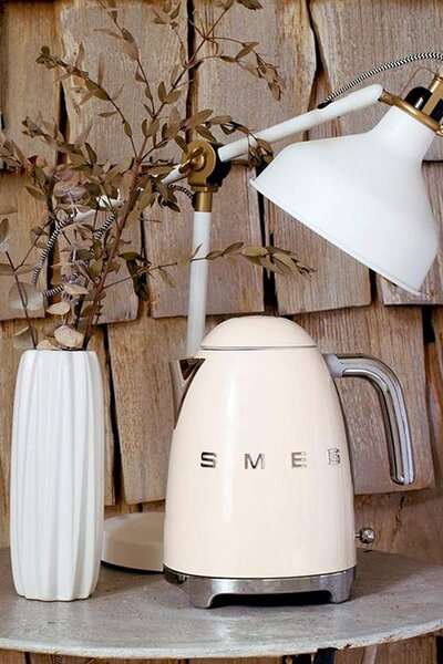Smeg Bollitore Elettrico Acqua Capacit 1.7 Litri Spegnimento automatico Termostato regolabile colore Crema - KLF03CREU Serie Anni 50