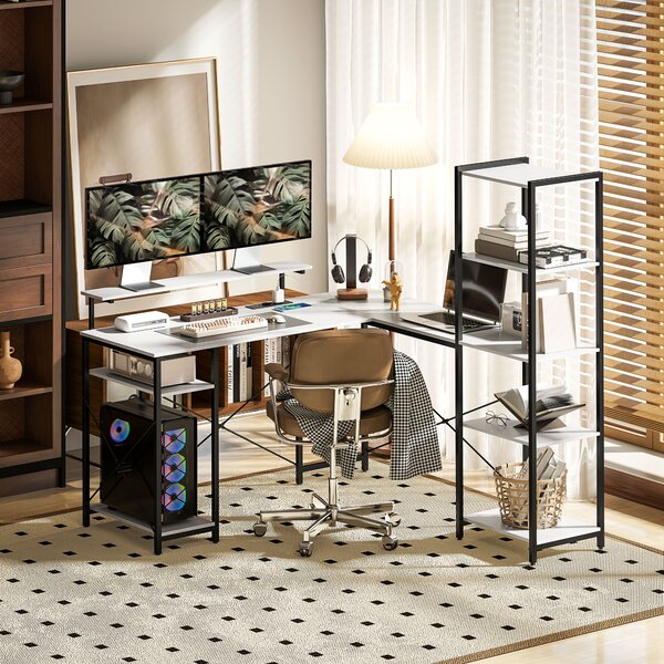 HOMCOM Scrivania Angolare con Presa Elettrica e USB, Scaffale e Supporto per Monitor, Bianco e Nero