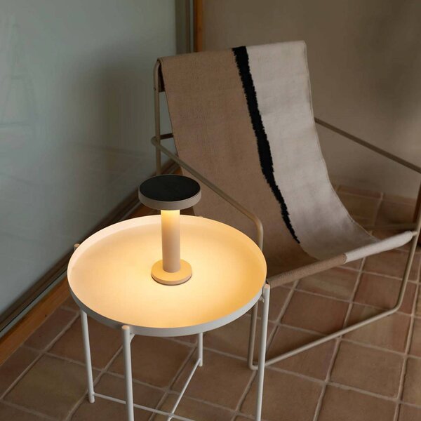 FARO BARCELONA Lampada da tavolo LED solare Cairo, beige, plastica, IP44, 21 cm dimmerabile, Alluminio / Grigio / Zincato, Soggiorno / Sala da pranzo, Plastica, Moderno, Lampade solari
