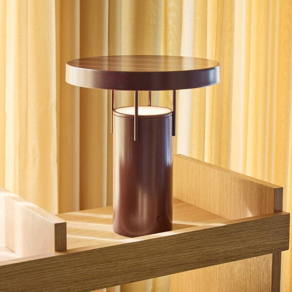 Hübsch HÜBSCH lampada LED da tavolo a ricarica BringMe, bordeaux metallizzato, 28 cm dimmerabile, Rosso, Metallo, Moderno