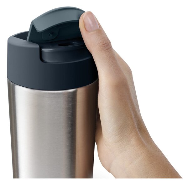Tazza da viaggio in blu scuro-argento 450 ml Sipp - Joseph Joseph