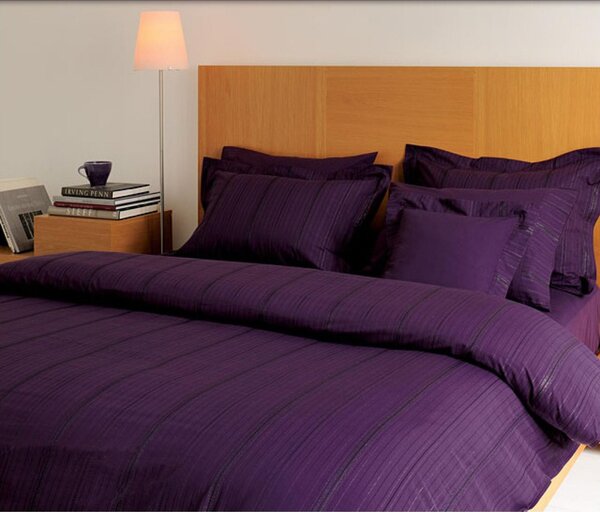 Lenzuola di raso Valeron Larkin Plum Dimensioni: 140x200 + 70x90 cm