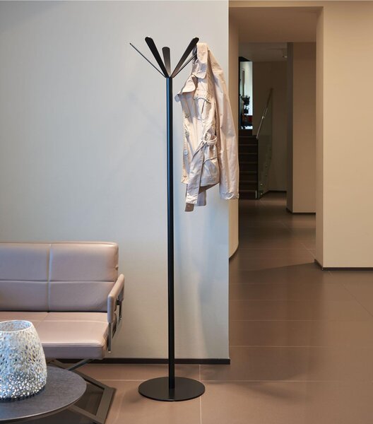 Appendiabiti in metallo verniciato base in legno con finitura antigraffio �40xh174cm JUTA Colore Nero