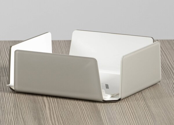 Portatovaglioli in cristallo acrilico big like , dimensioni 21,5x21,5xH7,5 cm, peso 0,63 kg, spessore 8 mm colore Tortora satinato interno bianco