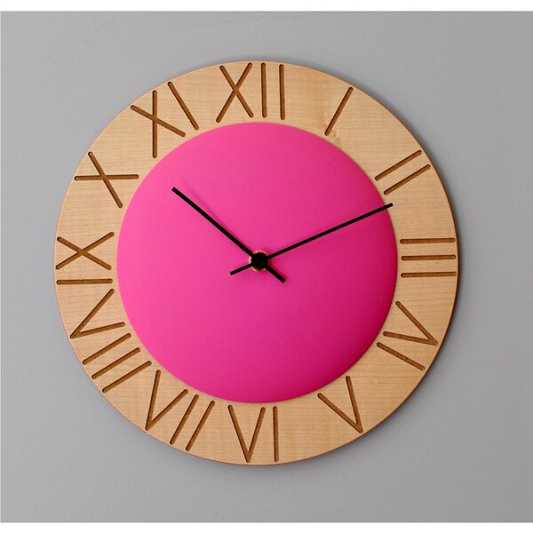 Orologio da parete Ettore rotondo diametro 26 cm in faggio con calotta in MDF colorata , numeri romani colore quadrante fucsia