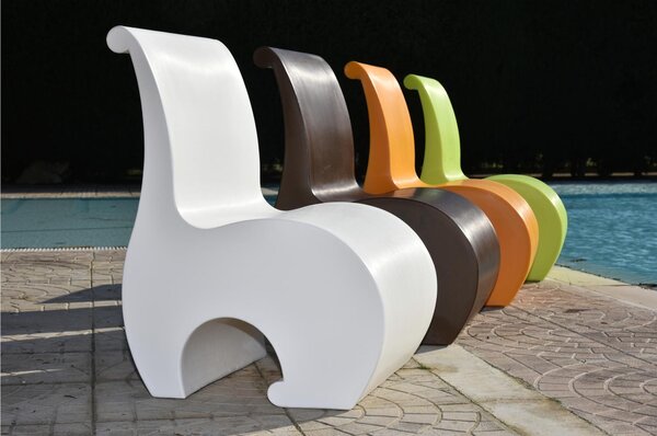 Poltrona Eddy, un vero gioiello di design in Polietilene, Dimensione 60x54x h 82 cm - Peso 10 kg design Ergonomico colore bianco
