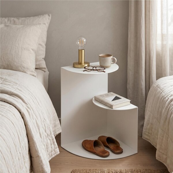 Sidetable SLOPE dal design minimal e moderno Dimensioni 37x38xh 50 cm che pu� essere utilizzato sia come tavolino di servizio lato divano o comodino colore slope bianco 9003