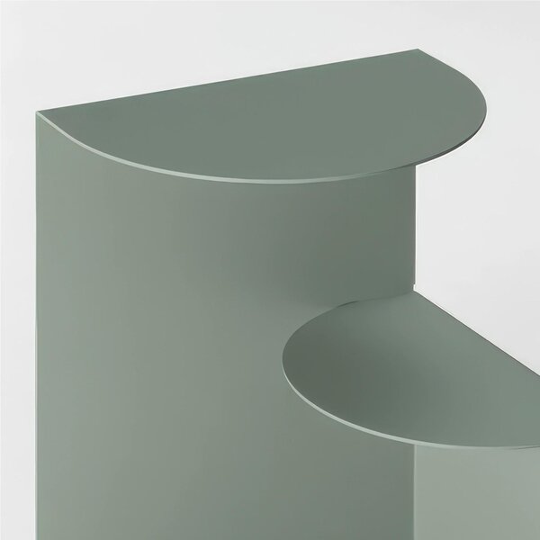 Sidetable SLOPE dal design minimal e moderno Dimensioni 37x38xh 50 cm che pu� essere utilizzato sia come tavolino di servizio lato divano sia come semplice comodino colore Eucalipto