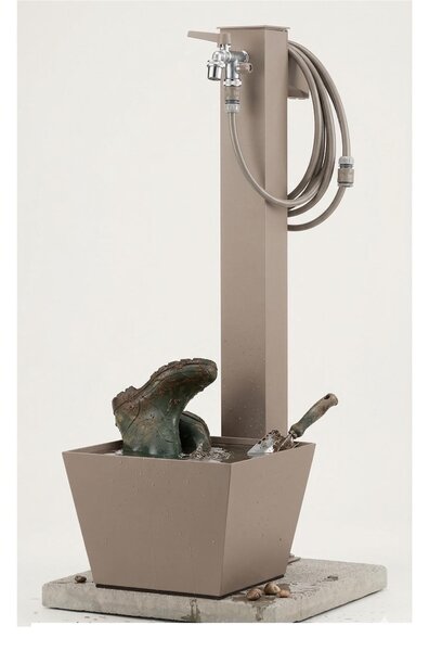 Fontana da Giardino con DOPPIO Rubinetto Base Vaschetta Belfer Dimensioni 34x40xh 89 cm - peso 20 kg con tubo rubinetto, Garantita contro la ruggine Colore Tortorta
