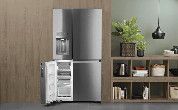 Electrolux Congelatore a Cassetti Verticale Capacit 279 Litri Classe energetica E Capacit di Congelamento 14 kg/24h Raffreddamento No Frost color