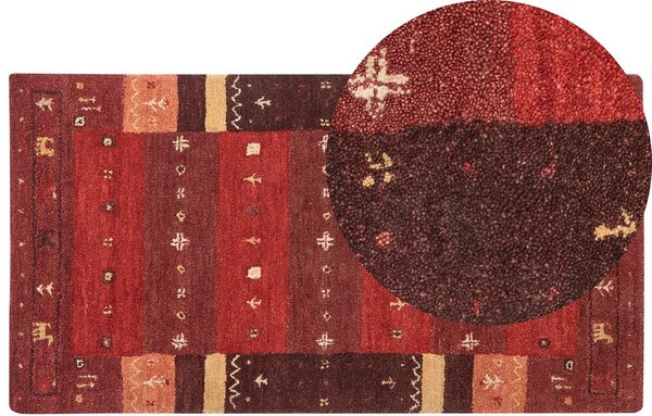 Tappeto Gabbeh rosso in lana con motivo natalizio fatto a mano 80 x 150 cm soggiorno camera da letto Beliani