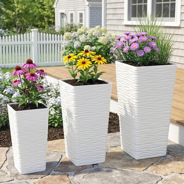 Outsunny Set 3 Vasi da Esterno Impilabili con Motivo Ondulato in Plastica, 42/55/65 cm, Bianco | Aosom Italy