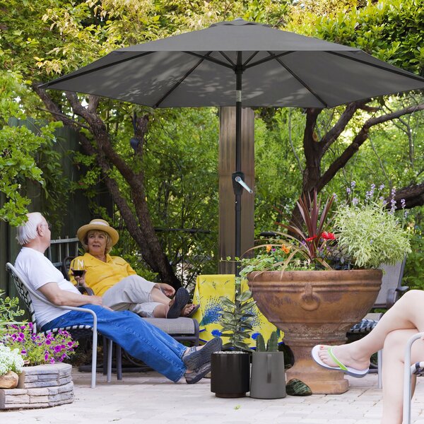Outsunny Ombrellone 270 cm inclinabile Ombrellone da balcone con manovella UV 50+ Ombrellone da giardino Grigio scuro | Aosom Italy