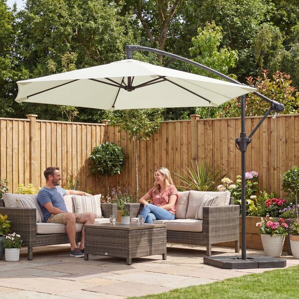 Outsunny Ombrellone decentrato 3 m con base a croce e lastre di zavorra, ombrellone da giardino esterno con manovella, crema | Aosom Italy