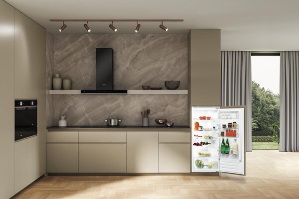 Whirlpool Frigorifero da Incasso Monoporta Capacit 209 Litri Classe energetica E Raffreddamento Statico colore Bianco - ARG 7182