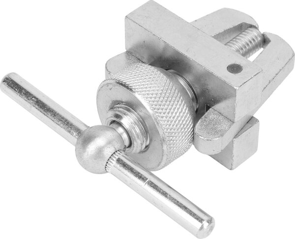 Attrezzo per la rimozione del motore del ventilatore del riscaldamento. Ventilatore efficiente per l'impianto di climatizzazione dell'auto
