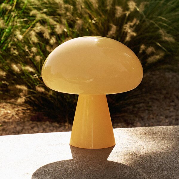GUBI Gubi Lampada da tavolo LED ricaricabile Obello, giallo tenue, IP44, vetro dimmerabile, Giallo / Arancione, Soggiorno / Sala da pranzo, Vetro, Design