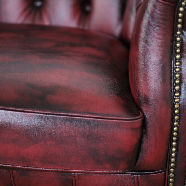 Poltrona Chesterina Pelle Bordeaux stile Old America - Borchie e Gambe Oro Anticato