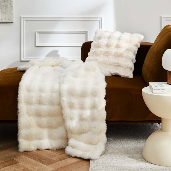 Coperta color crema in micropile 180x220 cm Mounty – douceur d'intérieur