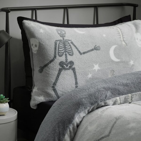 Biancheria da letto per bambini con effetto fosforescente grigia in micropile per letto singolo 135x200 cm Halloween Skeleton – Catherine Lansfield