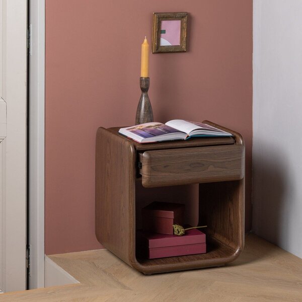 Comodino colore naturale scuro con ripiani Elura – WOOOD
