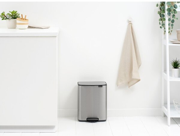 Cestino per la spazzatura color argento opaco in acciaio con pedale 12 l Bo – Brabantia
