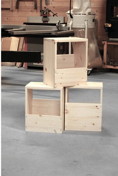 Comodino di colore naturale in pino massiccio Grab It – Karup Design