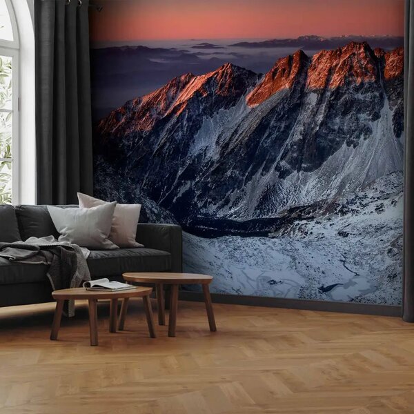 Carta da parati Paesaggio montuoso invernale - albe sulle montagne rocciose