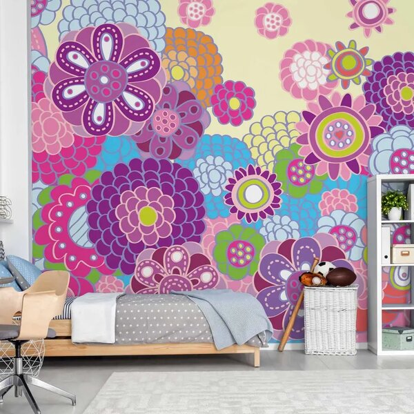 Carta da parati moderna Prato allegro - fiori astratti colorati su sfondo giallo chiaro